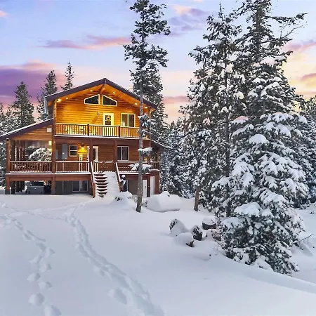 Tranquil Cabin - Private Hot Tub And Fire Pit!